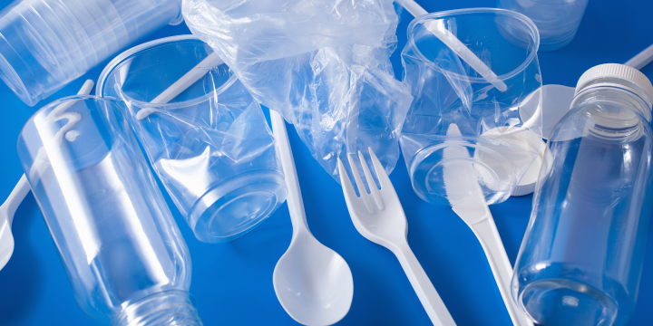 Vienreiz lietojamās plastmasas ietekme uz vidi un plastmasas atkritumu samazināšanas veidi
